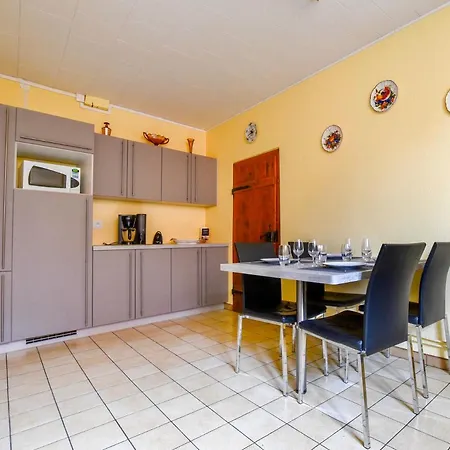 De La Dime Apartment *